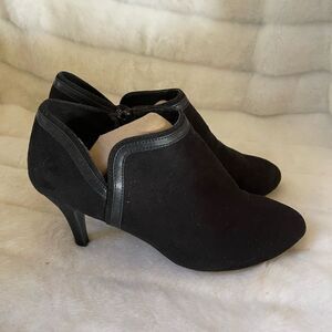Dexflex Comfort Black faux suede ankle boots side zipper size 12